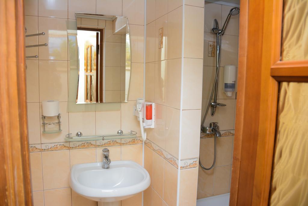 Bazar Motel Chişinău Eksteriør billede